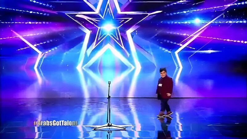 Ez a táncos elképesztően mozgott! A zsűri annyira lenyűgöződött, hogy közel tíz percig állva tapsolt. A közönség elbűvölve figyelte a ritmust és az energiát. Egy igazi mestermű volt, amely mindenkit magával ragadott
