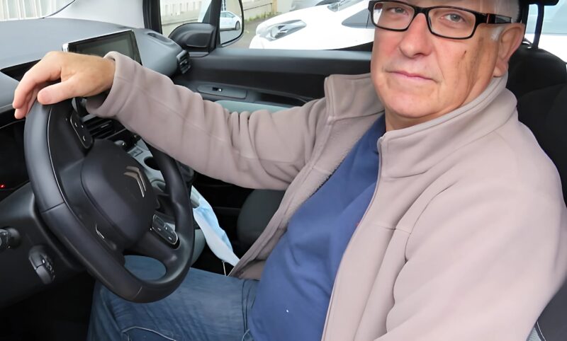 Rossz hír a 65 év feletti vezetőknek: új szabályozások miatt hamarosan nem vezethetnek többé. Ez a változás jelentős hatással lesz mindennapi életükre.