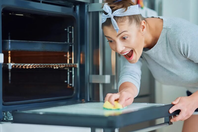 Le verre de mon four s'est brisé soudainement, me laissant perplexe. Il est crucial de comprendre les risques et d'adopter des gestes simples pour prévenir ces accidents. Découvrez comment rester en sécurité !