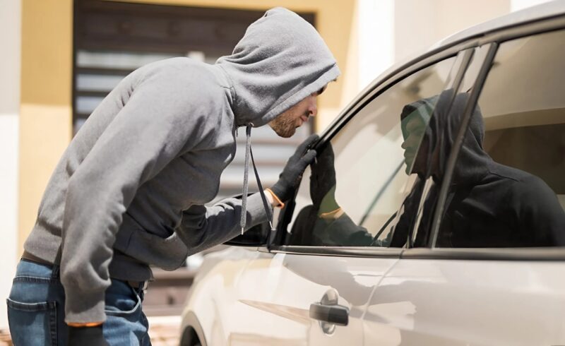 Ma pénzt találtam az ablaktörlőm alatt! Azonnal hívtam a rendőrséget. Legyetek óvatosak — ez csalás lehet. Ha ilyet láttok, azonnal jelentsétek!