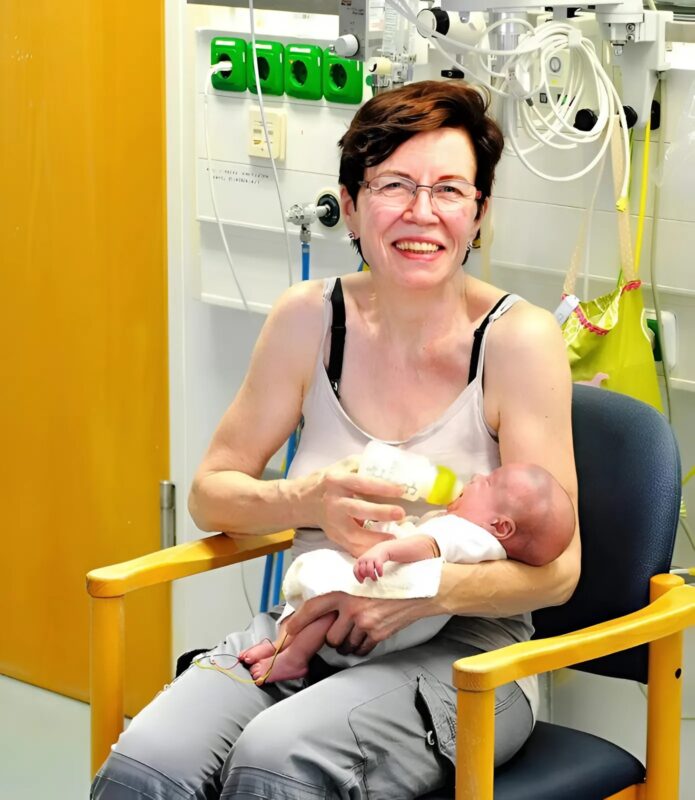 Egy 65 éves nő négyes ikreknek adott életet, és most 12 gyermeket nevel – így néznek ki ma a gyerekei.