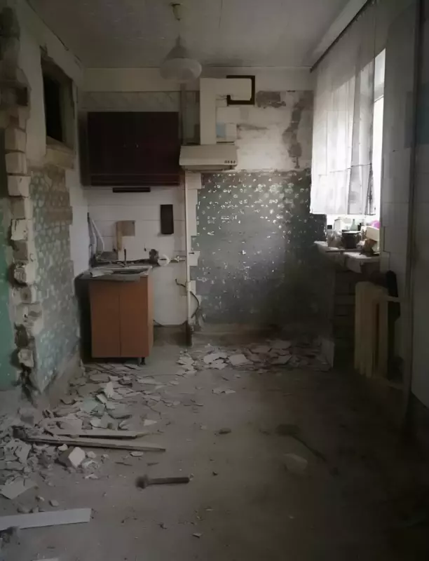 Egy nő elhagyatott, 56 négyzetméteres lakásból álmai otthont varázsolt – az előtte/utána fotók lenyűgözőek.