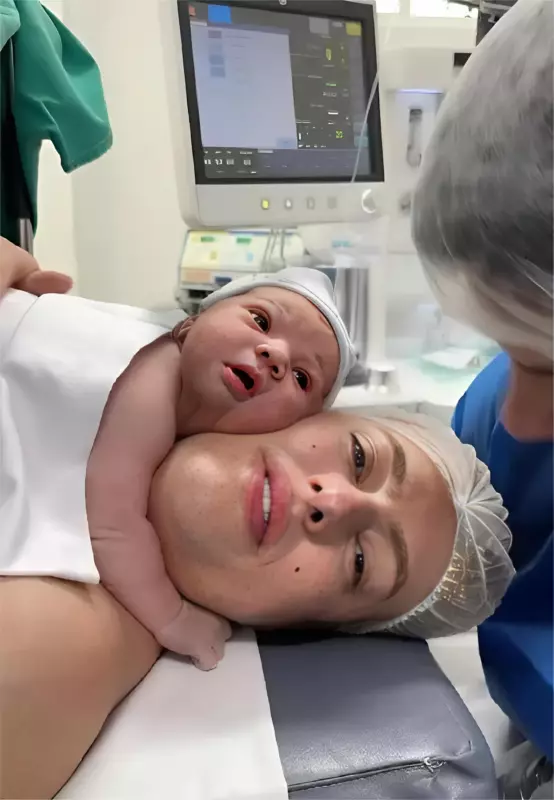 Egy pillanatban, amikor megállt az idő, az anya és a gyermek szíve egyszerre dobogott.