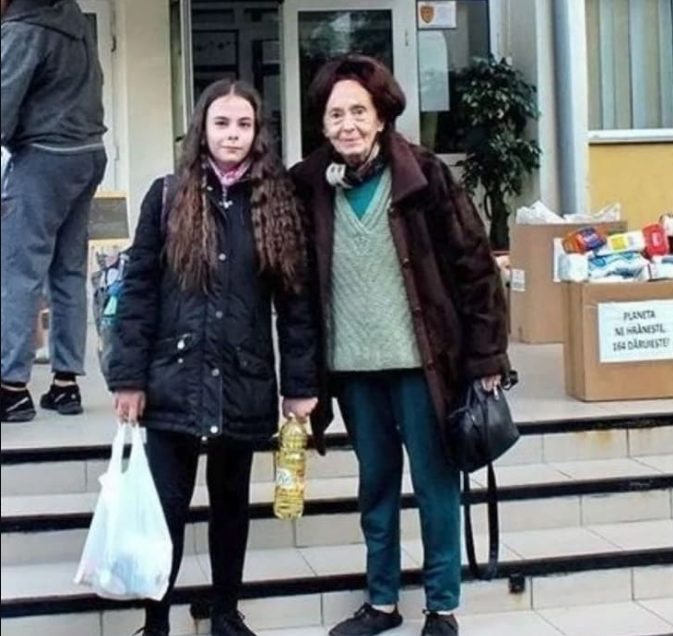 19 évvel később: milyen az a kislány, akinek az édesanyja 66 évesen szült?