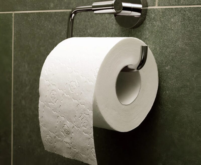 Vettem WC-papírt, és ezek a kis zöld golyók voltak benne. Ki tudja, mik ezek?