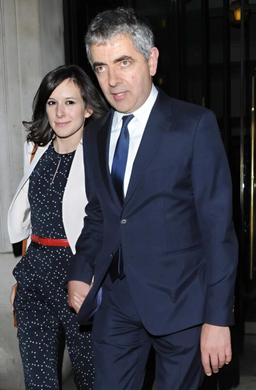 Boldog egy nála 26 évvel fiatalabb nővel: így néz ki Rowan Atkinson barátnője.