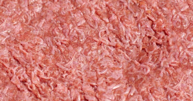 Ma vettem darált marhahúst a szupermarketben, és észrevettem, hogy nagyon furcsán néz ki. Meglepődtem, amikor megtudtam, miért.