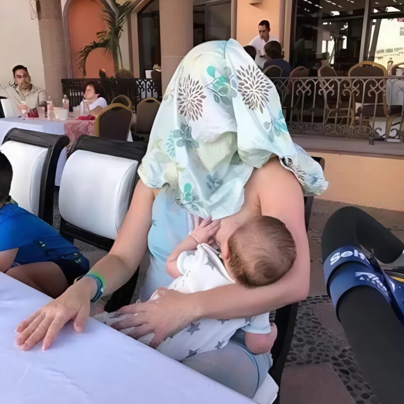 Egy férfi arra kéri az anyját, hogy ne szoptasson nyilvános helyeken; leckét ad neki: ezt teszi az anya.