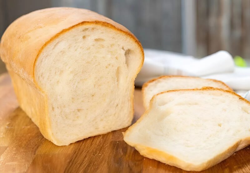 Vettem kenyeret a boltban, felvágtam, és valami furcsa dolgot találtam benne, zöldet és sárgát. Megdöbbentem, amikor rájöttem, mi az.