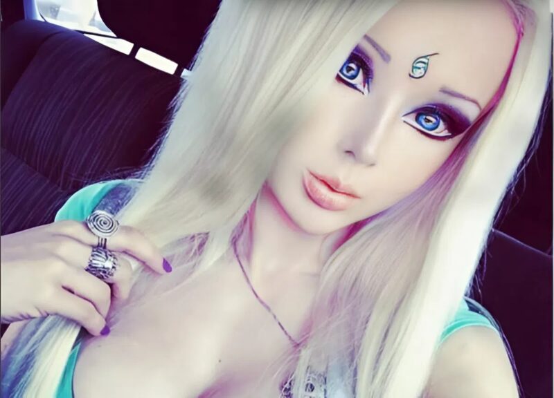 Felismerhetetlenségig átalakult, és világszerte híressé vált pusztán azért, mert úgy nézett ki, mint egy Barbie baba - íme, hogyan nézett ki korábban.