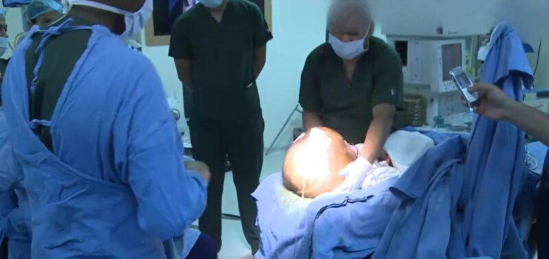 Egy kisfiú életéért folytatott küzdelme, melyet szülei szeretete és hite hajt, így történt vele a műtét után.