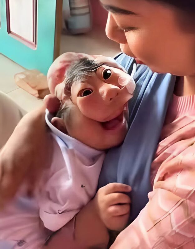 Kangkang rendkívüli arca hihetetlen volt, de senki sem tudta, mitől alakult ki, és milyen titok rejlett benne.