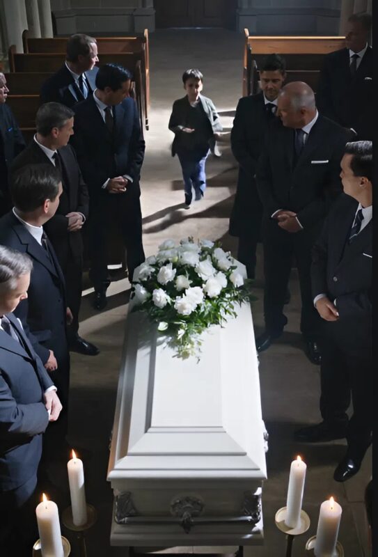 Egy kisfiú egyetlen sikolyára szakadt a temetés, és egy régi faláda titka örökre megváltoztatta egy egész falu sorsát.