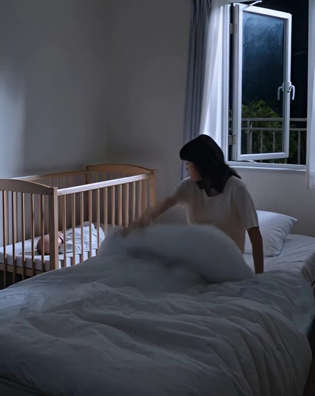 Éjfélkor az anya megtalálta az eltűnt babatakarót, ám az alatta rejtőző dolog egy olyan megdöbbentő titkot tárt fel, amelyet a család évek óta rejtegetett.
